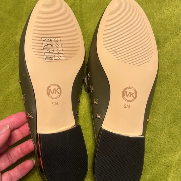 WNS Michael Kors Natasha Olive Green Gold Logo Star Slide Mules Sz 9 - Picture 8 of 10